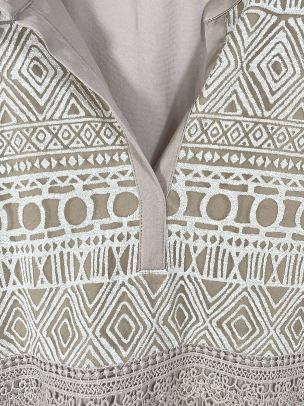 Chico's Size 4 XXL Geometric Lace Trim Tunic Blouse Taupe Ivory Boho 20/22 - Picture 4 of 12